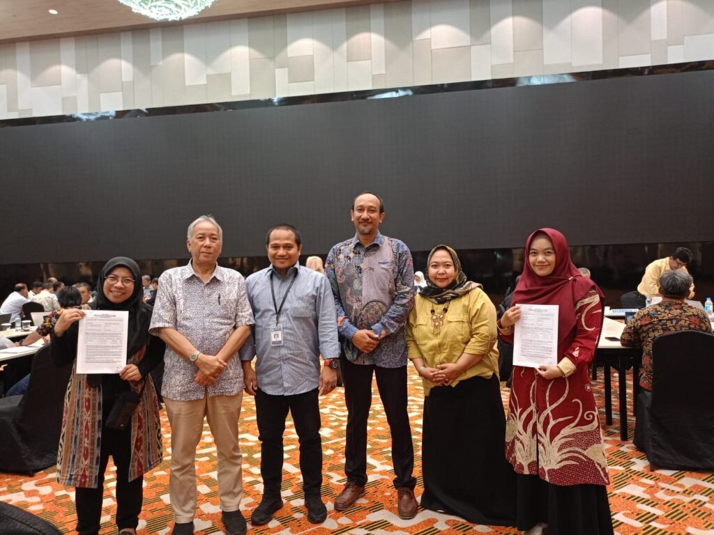 English literature study program received a 2024 PKKM grant which will be used for curriculum development and improving the quality and standards of IPB Cirebon students.
